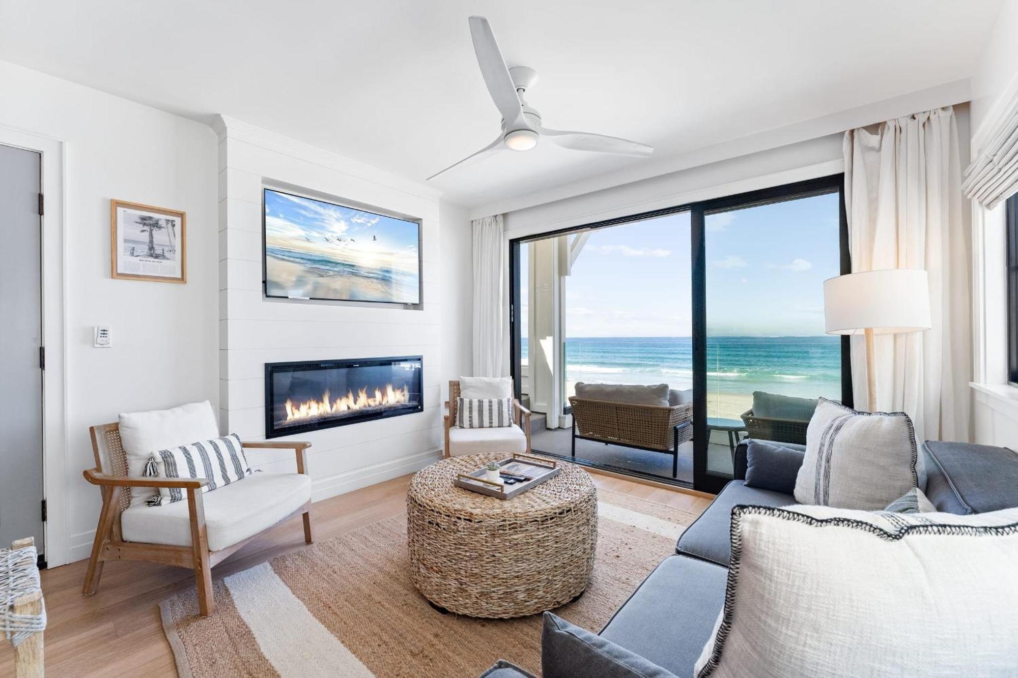 Holiday home Entire Upper Oceanfront Masterpiece With Rooftop San Diego