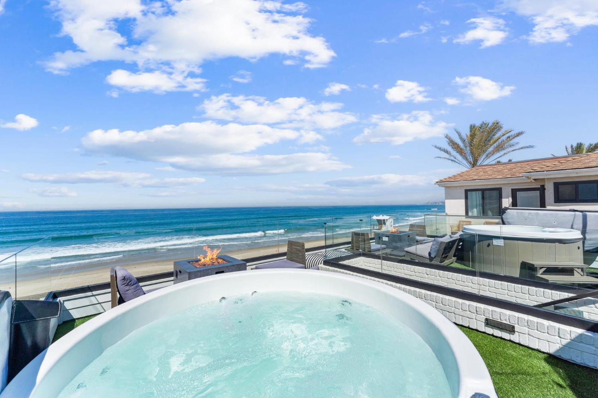 Entire Upper Oceanfront Masterpiece With Rooftop *