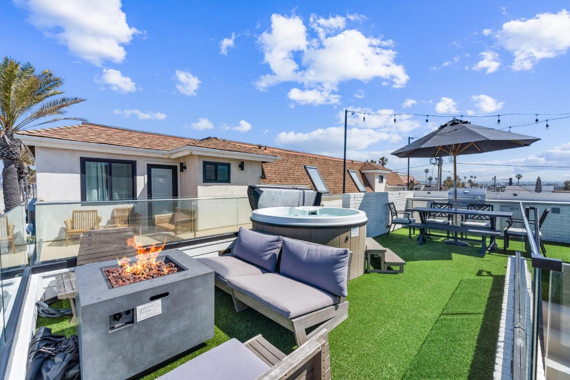 Holiday home Entire Upper Oceanfront Masterpiece With Rooftop San Diego