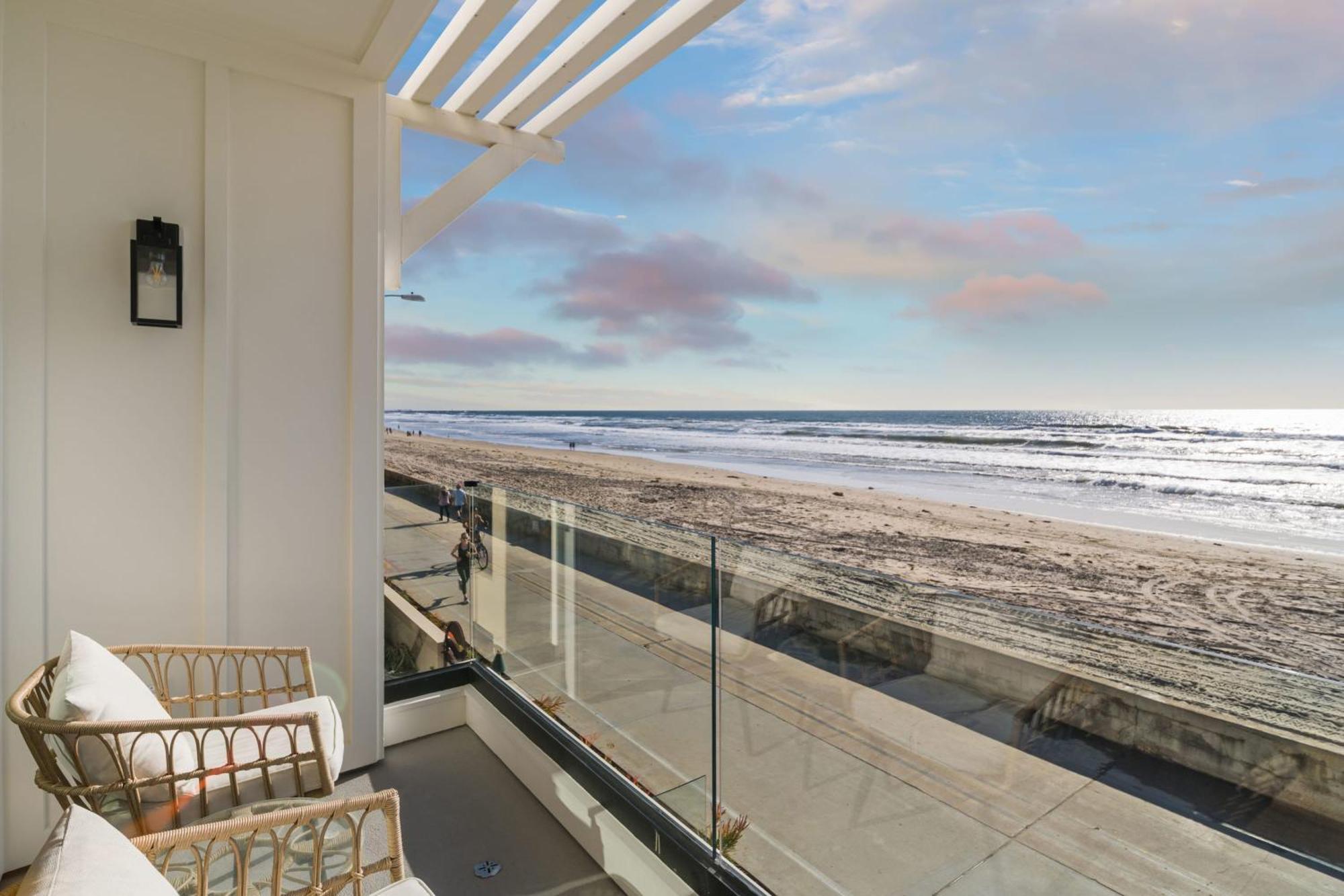 Holiday home Entire Upper Oceanfront Masterpiece With Rooftop San Diego