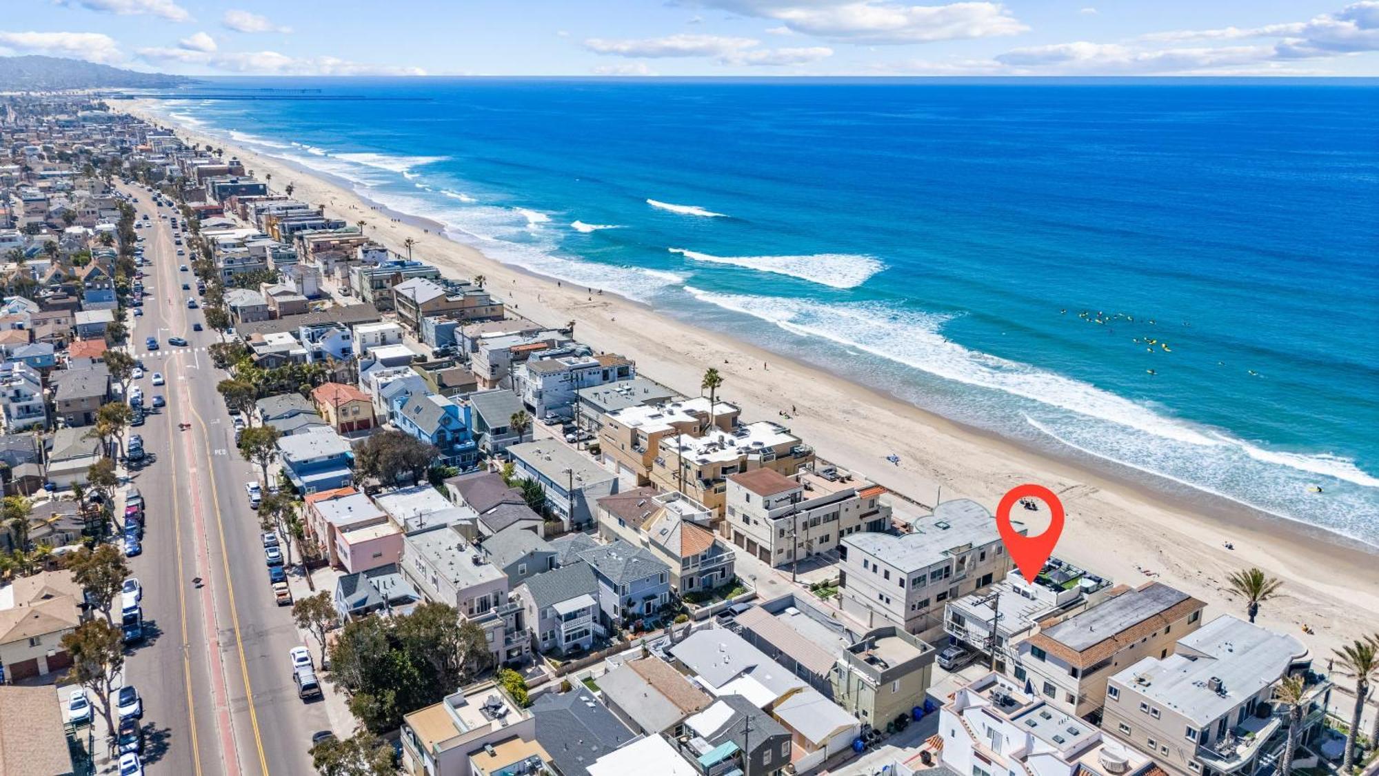 Holiday home Entire Upper Oceanfront Masterpiece With Rooftop *